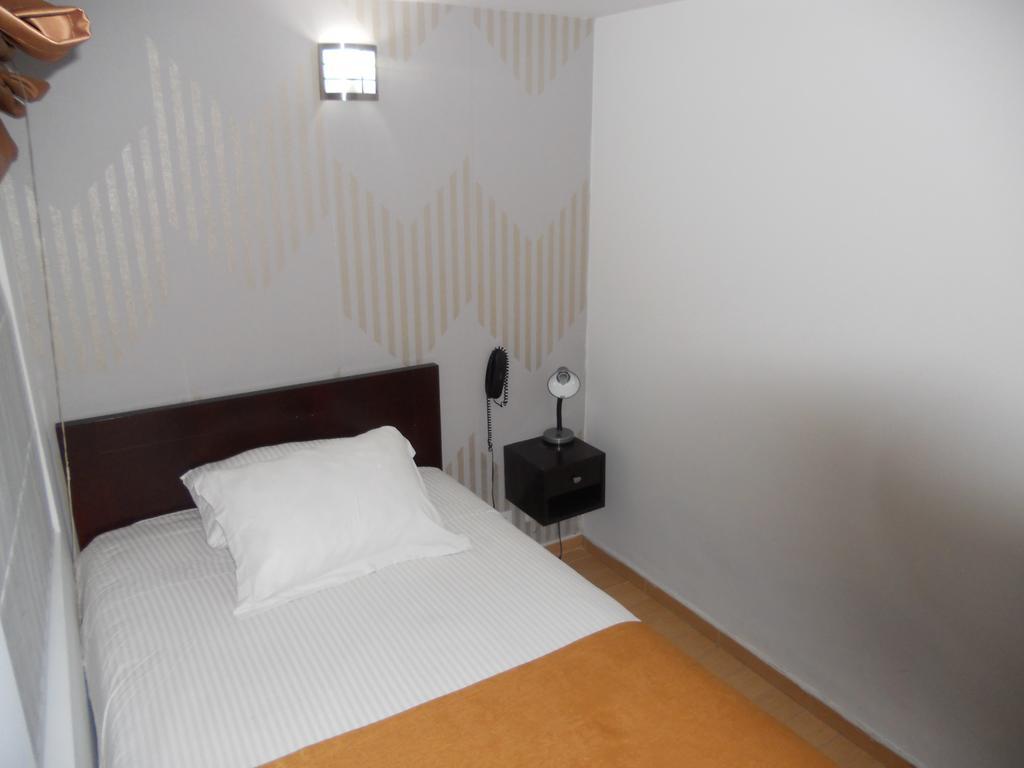 Hotel Expo Inn Embajada Bogota Room photo